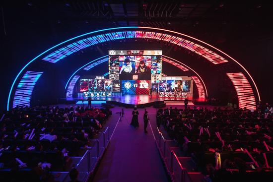 疑是其中的 疑是其中的